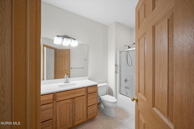 1163 Meadowlark Lane, Bowling Green, OH 43402