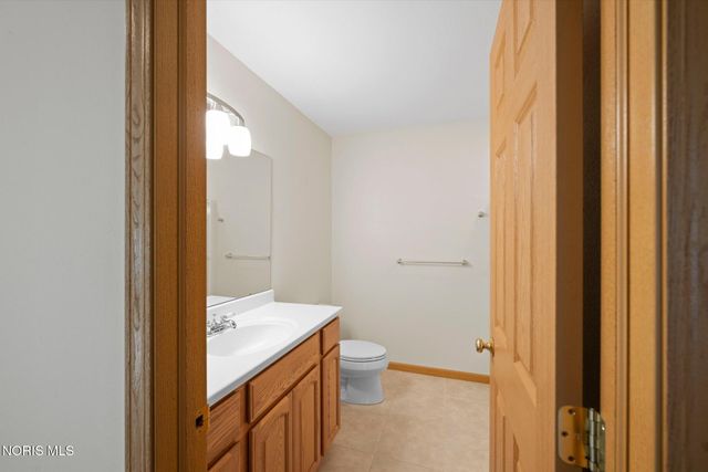 1163 Meadowlark Lane, Bowling Green, OH 43402