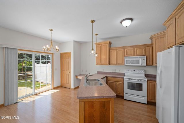1163 Meadowlark Lane, Bowling Green, OH 43402