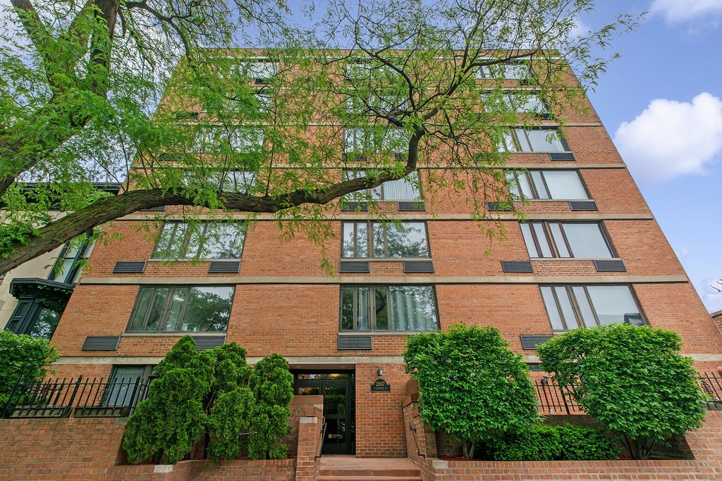 2007 N Sedgwick Street 102, Chicago, IL 60614