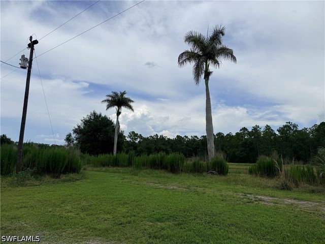 925 Purple Martin DR, Naples, FL 34120