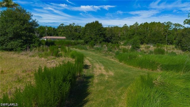 925 Purple Martin DR, Naples, FL 34120