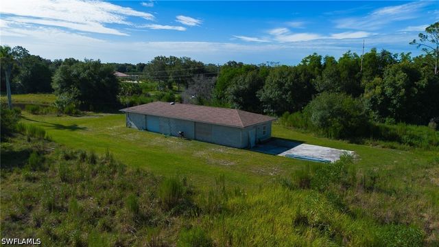 925 Purple Martin DR, Naples, FL 34120