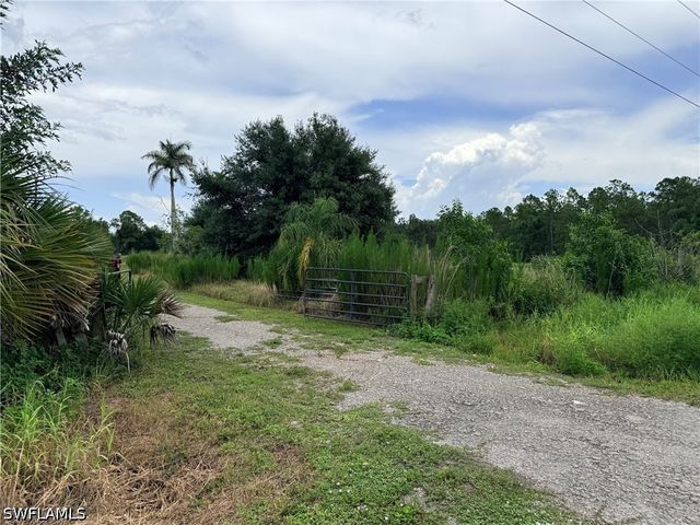 925 Purple Martin DR, Naples, FL 34120