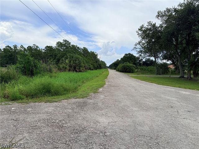 925 Purple Martin DR, Naples, FL 34120