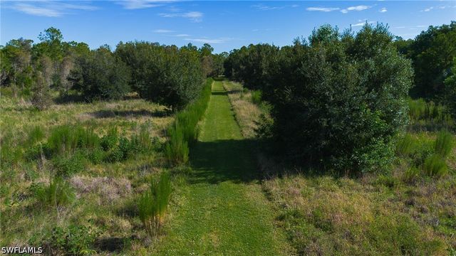 925 Purple Martin DR, Naples, FL 34120