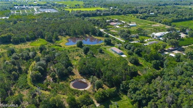 925 Purple Martin DR, Naples, FL 34120