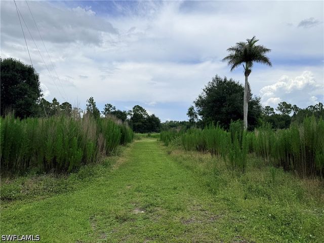 925 Purple Martin DR, Naples, FL 34120