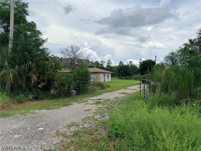 925 Purple Martin DR, Naples, FL 34120