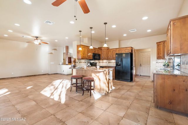 23 Calle Dinamarca, Rio Rico, AZ 85648