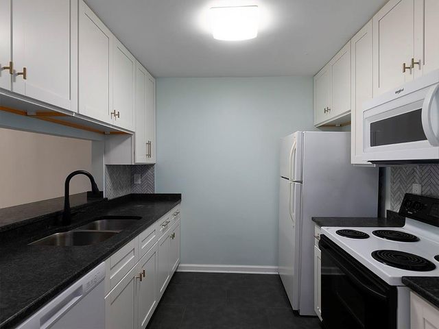 3655 Habersham Road NE 352, Atlanta, GA 30305