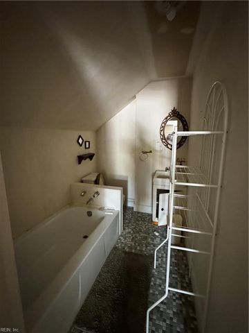 2010 Piedmont AVE, Portsmouth, VA 23704