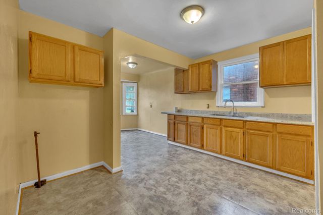 13807 Wadsworth Street, Detroit, MI 48227