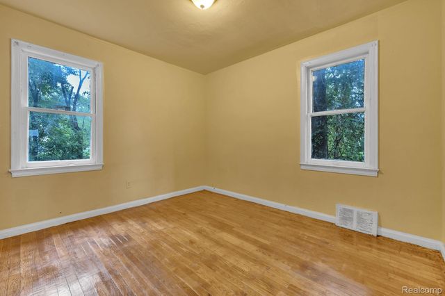 13807 Wadsworth Street, Detroit, MI 48227
