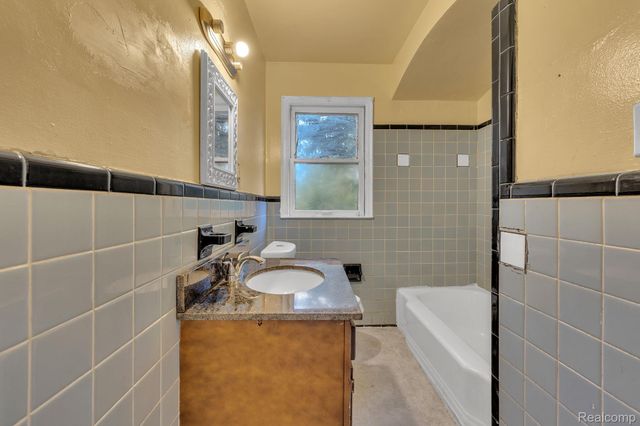 13807 Wadsworth Street, Detroit, MI 48227