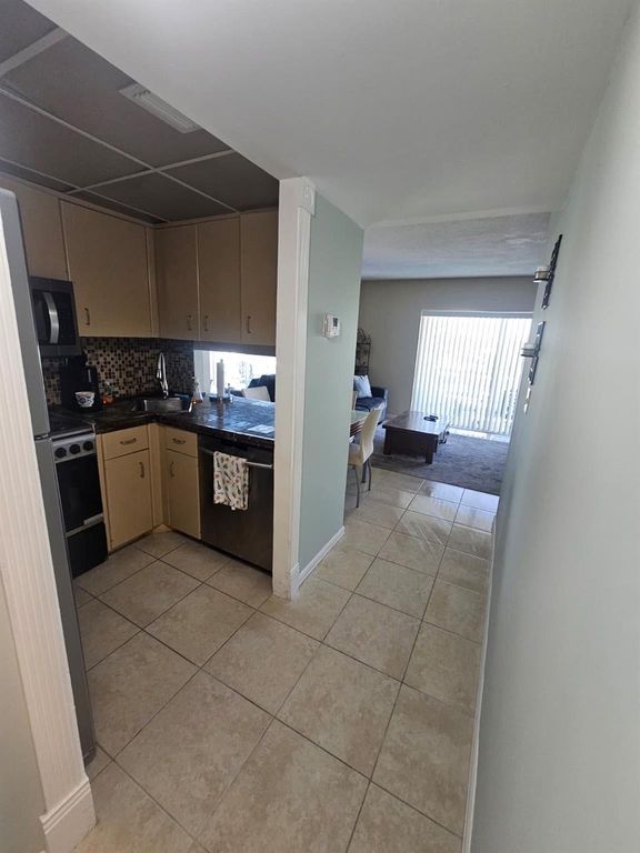 2900 NE 30 E4, Fort Lauderdale, FL 33306