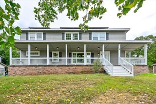 211 Fairway Circle E, Sand Springs, OK 74063