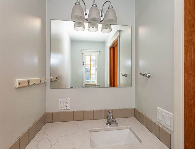 3124 Grove Avenue, Ames, IA 50010