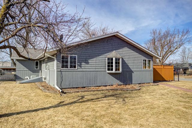 3124 Grove Avenue, Ames, IA 50010