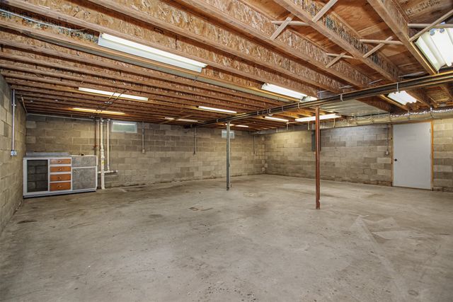 3124 Grove Avenue, Ames, IA 50010