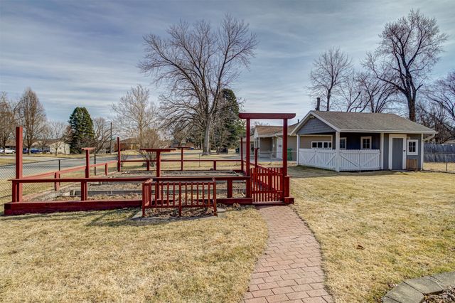 3124 Grove Avenue, Ames, IA 50010