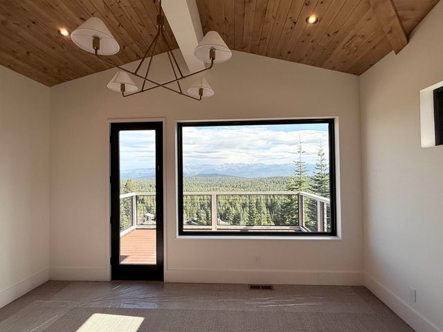 13094 Skislope Way, Truckee, CA 96161