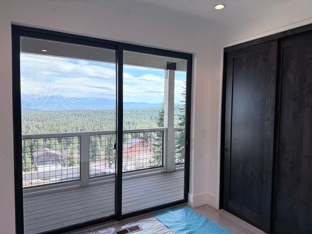 13094 Skislope Way, Truckee, CA 96161