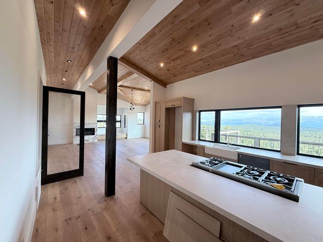 13094 Skislope Way, Truckee, CA 96161