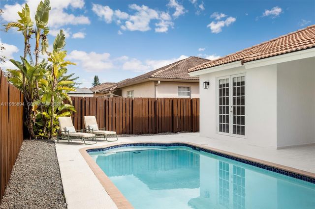 15963 SW 99th Ln, Miami, FL 33196