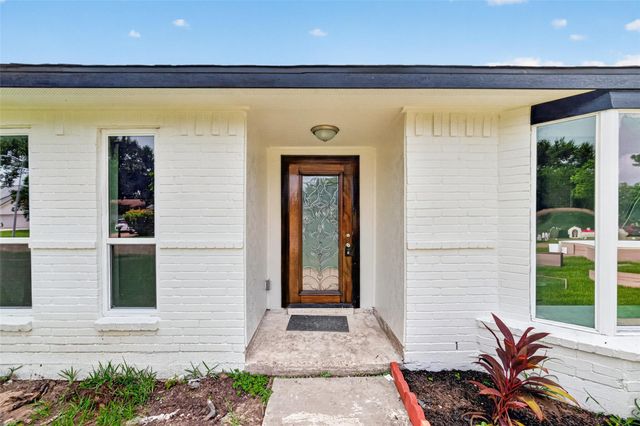 6719 Trigate Drive, Houston, TX 77489