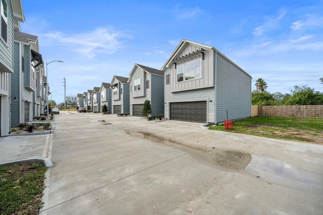 8134 Esther Acres Lane, Houston, TX 77088