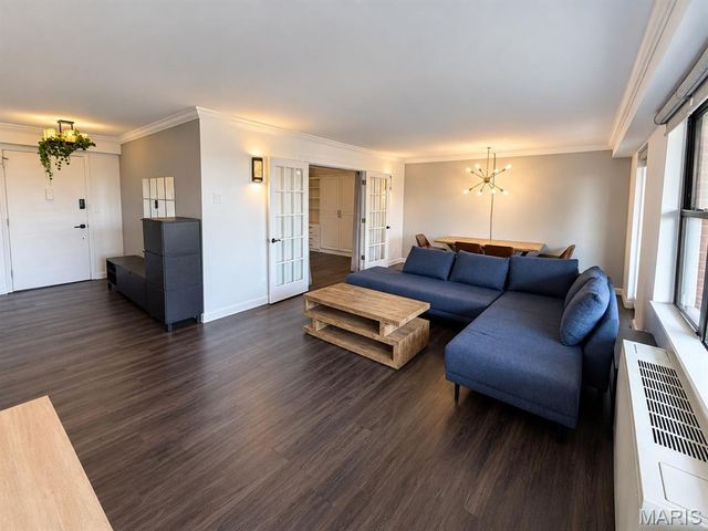 4466 W Pine Boulevard 8D, St Louis, MO 63108