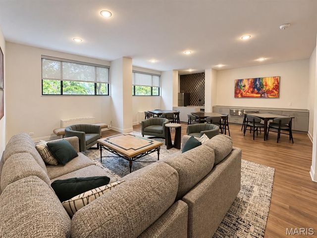 4466 W Pine Boulevard 8D, St Louis, MO 63108