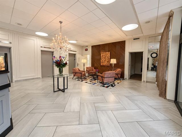 4466 W Pine Boulevard 8D, St Louis, MO 63108