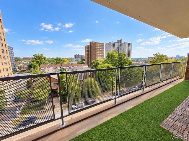 4466 W Pine Boulevard 8D, St Louis, MO 63108