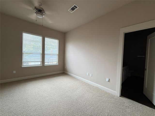 908 N Bishop Avenue 2-301, Dallas, TX 75208