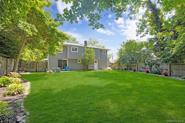 11 Margaret Lane, Huntington, NY 11743