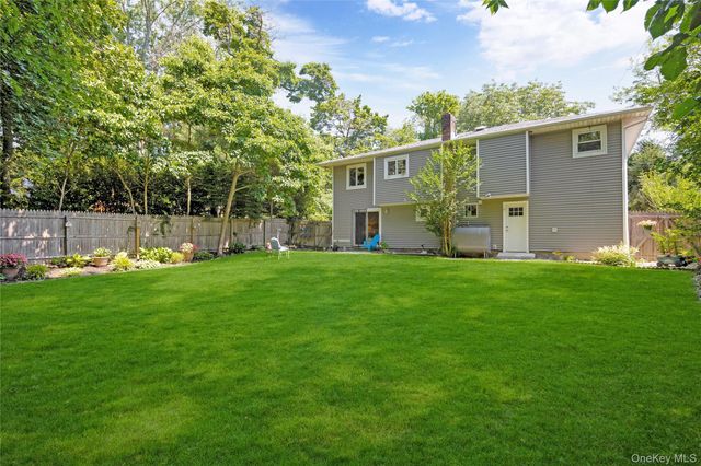 11 Margaret Lane, Huntington, NY 11743
