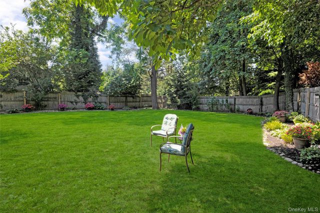 11 Margaret Lane, Huntington, NY 11743
