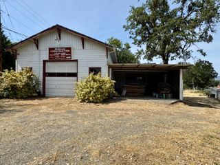2693 Pleasant Valley Road, Merlin, OR 97532