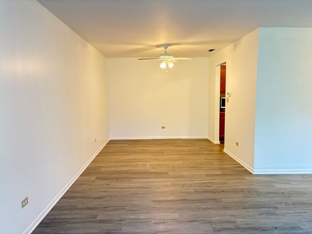 1104 castilian Court 109, Glenview, IL 60025