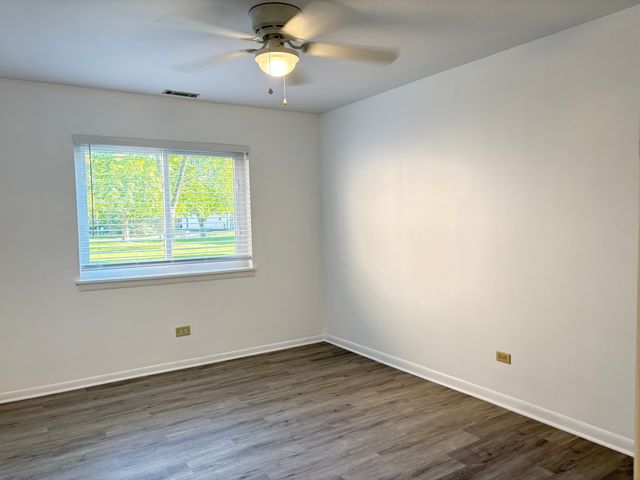 1104 castilian Court 109, Glenview, IL 60025
