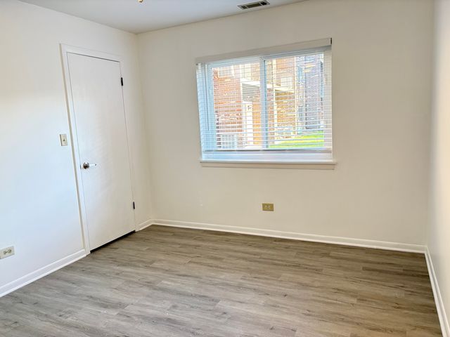 1104 castilian Court 109, Glenview, IL 60025