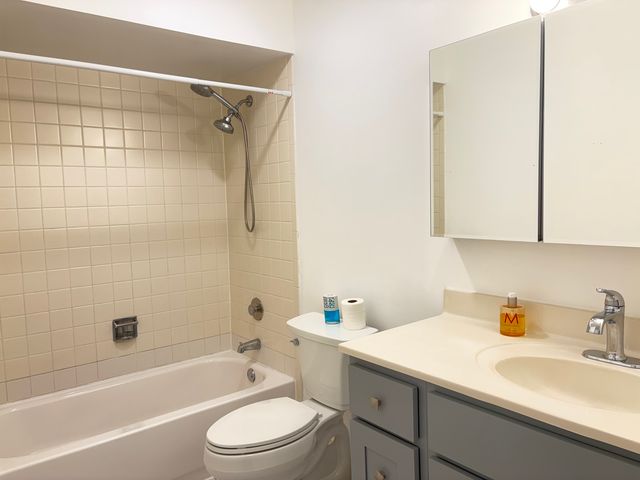 1104 castilian Court 109, Glenview, IL 60025