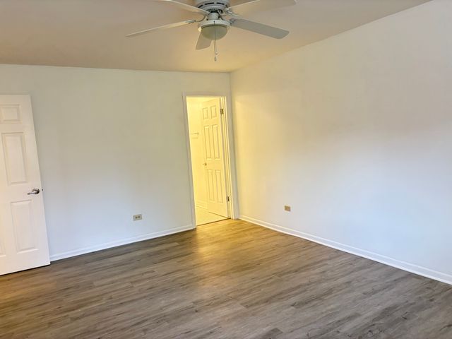 1104 castilian Court 109, Glenview, IL 60025