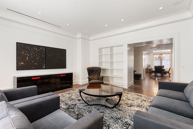 220 E Walton Place 4E, Chicago, IL 60611