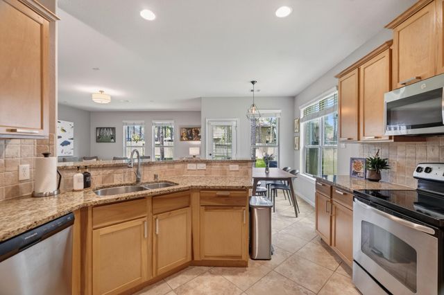 79 W Jagged Ridge Circle, Spring, TX 77389