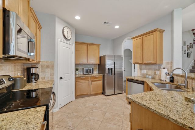79 W Jagged Ridge Circle, Spring, TX 77389