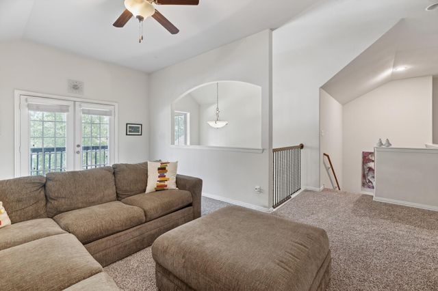 79 W Jagged Ridge Circle, Spring, TX 77389