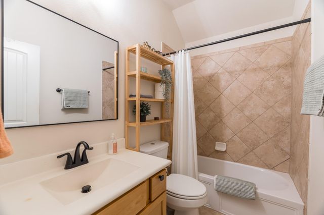 79 W Jagged Ridge Circle, Spring, TX 77389